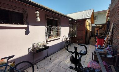 AMPLIA CASA ESQUINA, IDEAL PARA COMERCIO. METRO PEDREROS