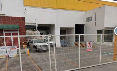 BODEGA CON CÁMARAS DE REFRIGERACIÓN sobre Av. Constituyentes