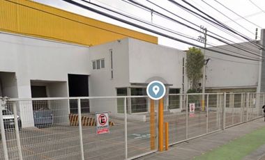 BODEGA CON CÁMARAS DE REFRIGERACIÓN sobre Av. Constituyentes