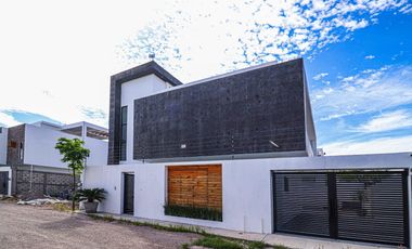 CASA EN TEQUESQUITENGO, MORELOS