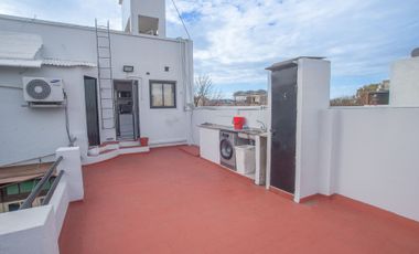 Venta PH 4 ambientes, con terraza, en La Boca.