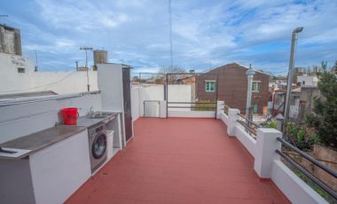 Venta PH 4 ambientes, con terraza, en La Boca.