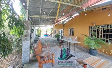 VENDO CASA CON PISCINA EN LOS ALGARROBOS