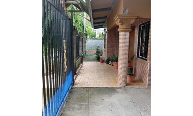 VENDO CASA CON PISCINA EN LOS ALGARROBOS