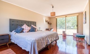 Parcela rebajada con casa en condominio consolidado