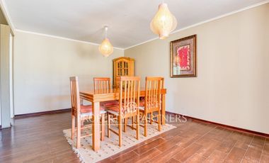 Parcela rebajada con casa en condominio consolidado