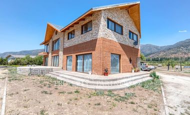 Amplia Casa en Sector San Juan de Pirque