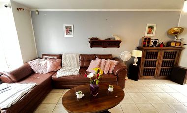 Cómoda casa de 2 niveles en  Ciudad del Sol