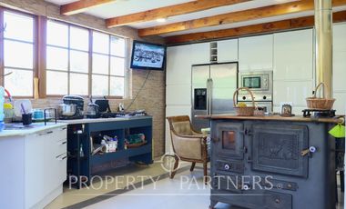 Hermosa propiedad contemporánea en parcela