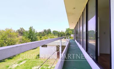 Hermosa propiedad contemporánea en parcela