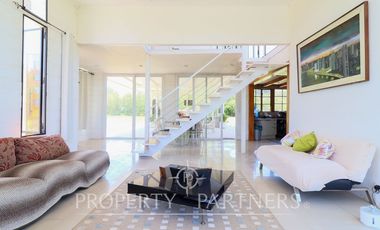 Hermosa propiedad contemporánea en parcela