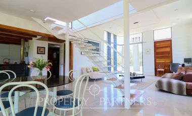 Hermosa propiedad contemporánea en parcela