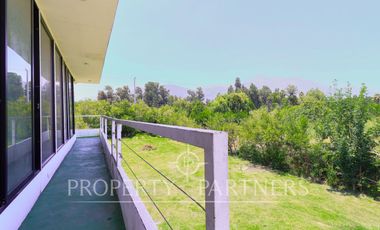 Hermosa propiedad contemporánea en parcela