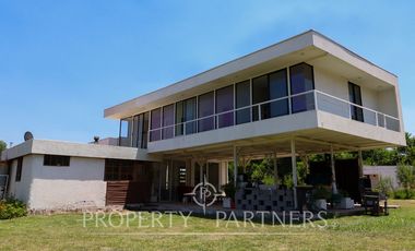 Hermosa propiedad contemporánea en parcela