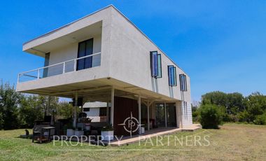 Hermosa propiedad contemporánea en parcela
