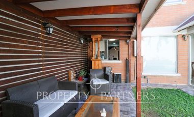 Linda casa en seguro condominio