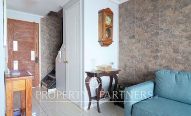 Linda casa en seguro condominio