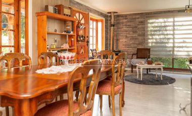Hermosa casa en amplio terreno en Las Vertientes