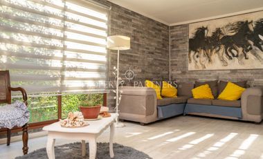 Hermosa casa en amplio terreno en Las Vertientes