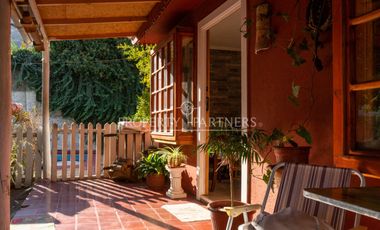Hermosa casa en amplio terreno en Las Vertientes