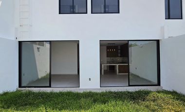 ‼️CASA DE 3 RECÁMARAS FRENTE A JARDÍN A UNOS PASOS DE AVENIDA‼️