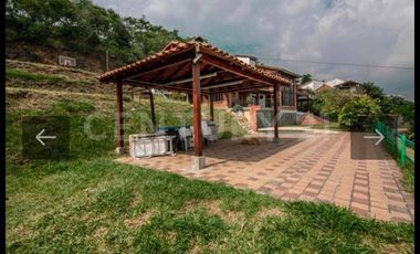 Renta Hermosa casa campestre km 1 via Dapa Urbanizacion Colinas de Arroyo Alto