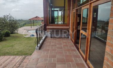 Renta Hermosa casa campestre km 1 via Dapa Urbanizacion Colinas de Arroyo Alto