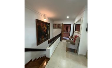 VENTA  AMPLIO APARTAMENTO DUPLEX UNIDAD CERRADA SAN LUCAS EL POBLADO
