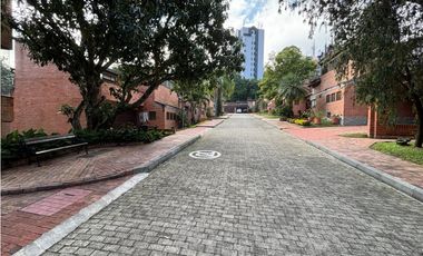 VENTA  AMPLIO APARTAMENTO DUPLEX UNIDAD CERRADA SAN LUCAS EL POBLADO