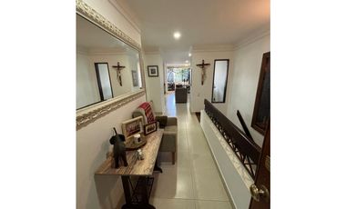 VENTA  AMPLIO APARTAMENTO DUPLEX UNIDAD CERRADA SAN LUCAS EL POBLADO