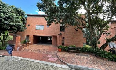 VENTA  AMPLIO APARTAMENTO DUPLEX UNIDAD CERRADA SAN LUCAS EL POBLADO