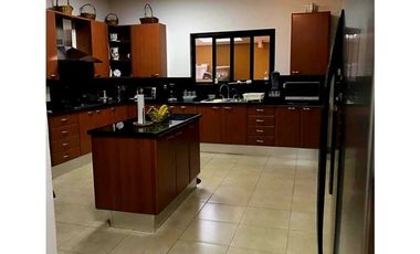 Se Vende Casa Antigua Costa del Este