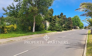 Gran terreno en Av. Blanca Estela, Bosques de Montemar