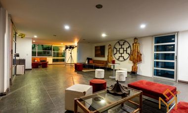 Casa en Venta en Valle Real en Coto Versalles con alberca y gran jardin.