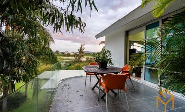 Casa en Venta en Valle Real en Coto Versalles con alberca y gran jardin.