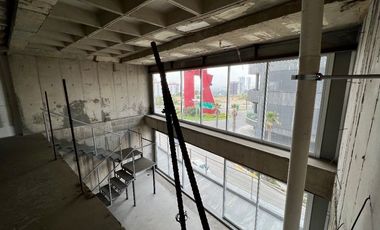 Local Comercial en Plaza Dolmen, Bosque Real