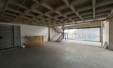 Local Comercial en Plaza Dolmen, Bosque Real