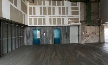Local Comercial en Plaza Dolmen, Bosque Real