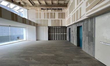 Local Comercial en Plaza Dolmen, Bosque Real