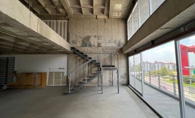 Local Comercial en Plaza Dolmen, Bosque Real