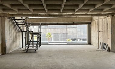 Local Comercial en Plaza Dolmen, Bosque Real