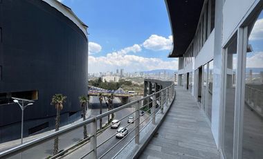 Local Comercial en Plaza Dolmen, Bosque Real