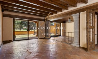 Casa estilo colonial en el Club de Golf San Carlos, Metepec, Estado de México