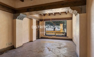 Casa estilo colonial en el Club de Golf San Carlos, Metepec, Estado de México