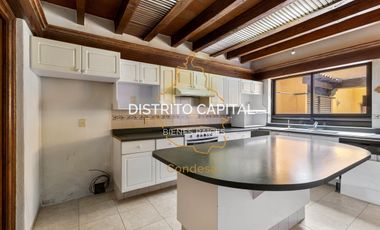 Casa estilo colonial en el Club de Golf San Carlos, Metepec, Estado de México