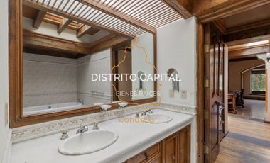 Casa estilo colonial en el Club de Golf San Carlos, Metepec, Estado de México