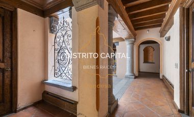 Casa estilo colonial en el Club de Golf San Carlos, Metepec, Estado de México