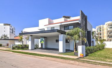 CASA MODERNA MINIMALISTA EN PARAISO COUNTRY CLUB