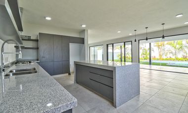 CASA MODERNA MINIMALISTA EN PARAISO COUNTRY CLUB