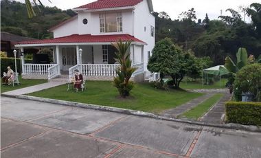 VENDO A PUERTA CERRADA COMPLETA CASA EN FUSAGASUGA 5H 4B 2G